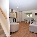 2 Bed In Oc-75697 別荘 *